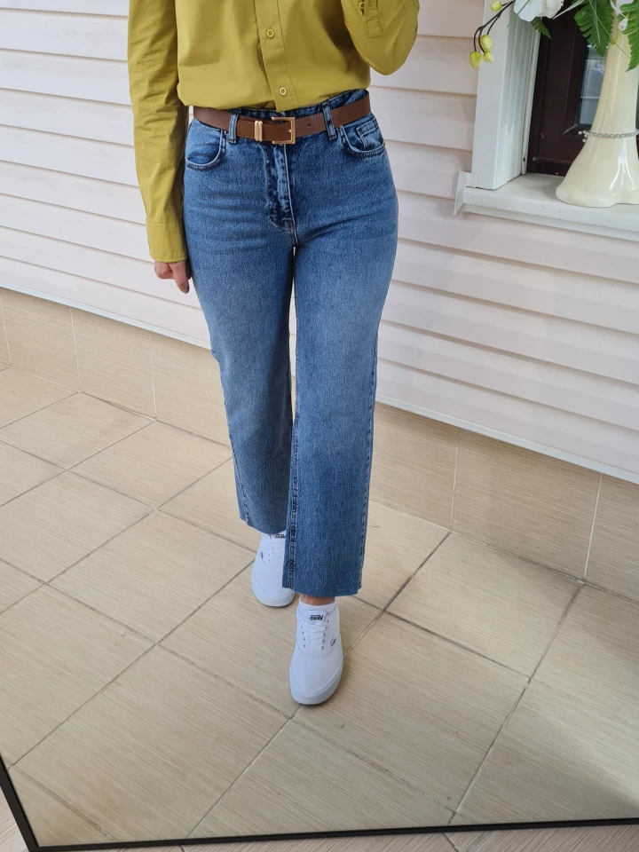 Kadın Paçası Kesik  Kemerli Straight Jean