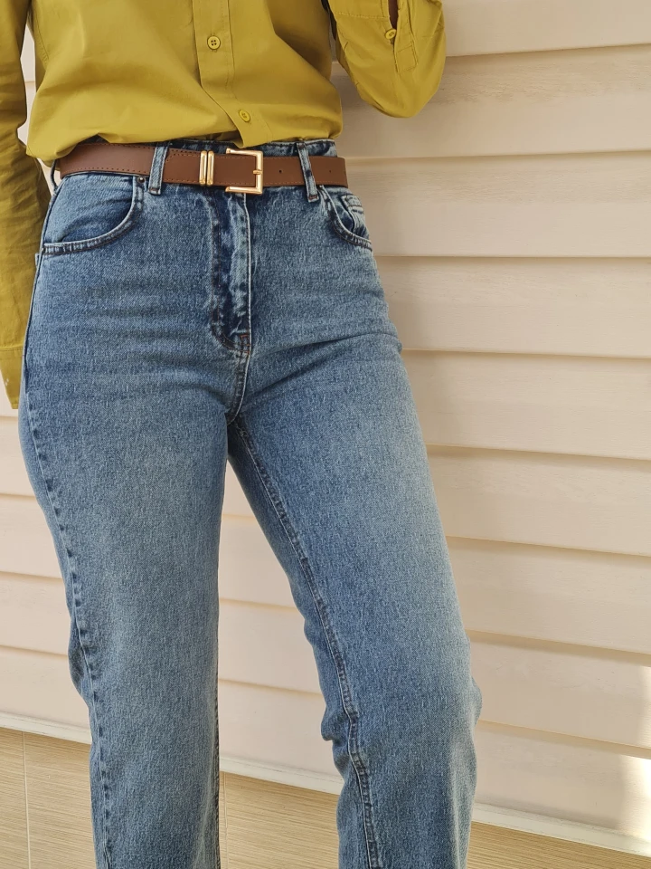 Kadın Paçası Kesik  Kemerli Straight Jean