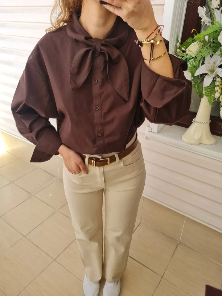 Fular Yaka Detaylı Gömlek