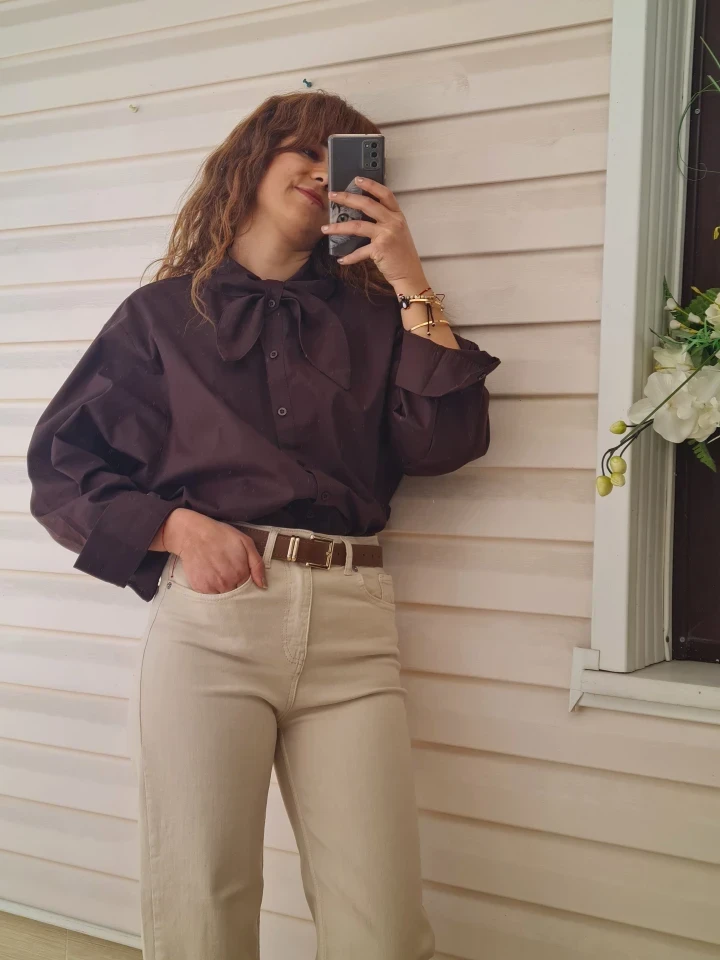 Fular Yaka Detaylı Gömlek