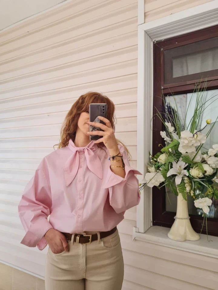 Fular Yaka Detaylı Gömlek