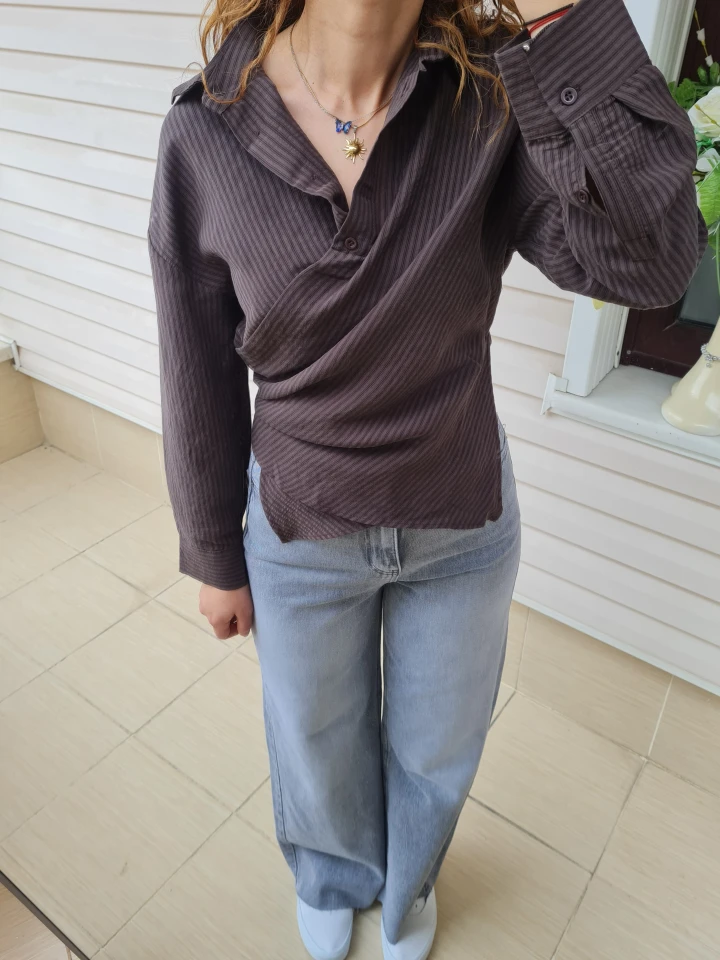 Kruvaze Bağlamalı Çizgili Gömlek