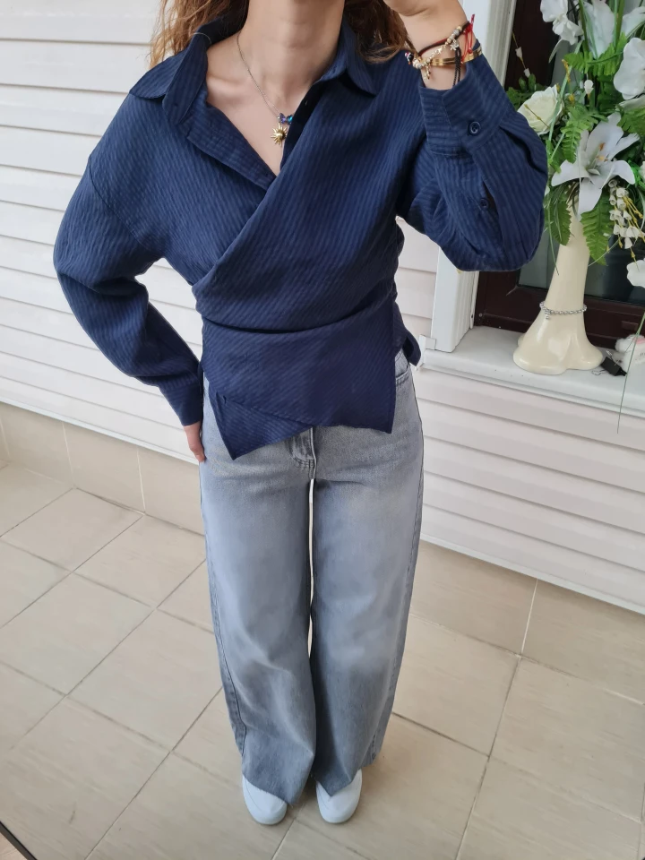 Kruvaze Bağlamalı Çizgili Gömlek