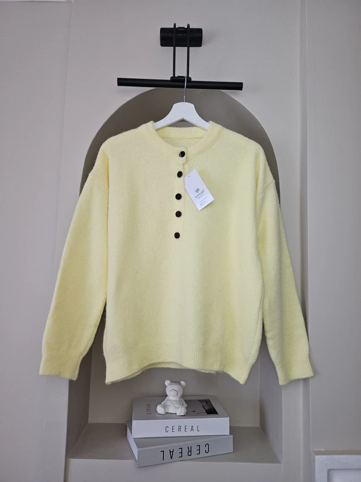 Düğmeli Açık Yaka Clara Triko